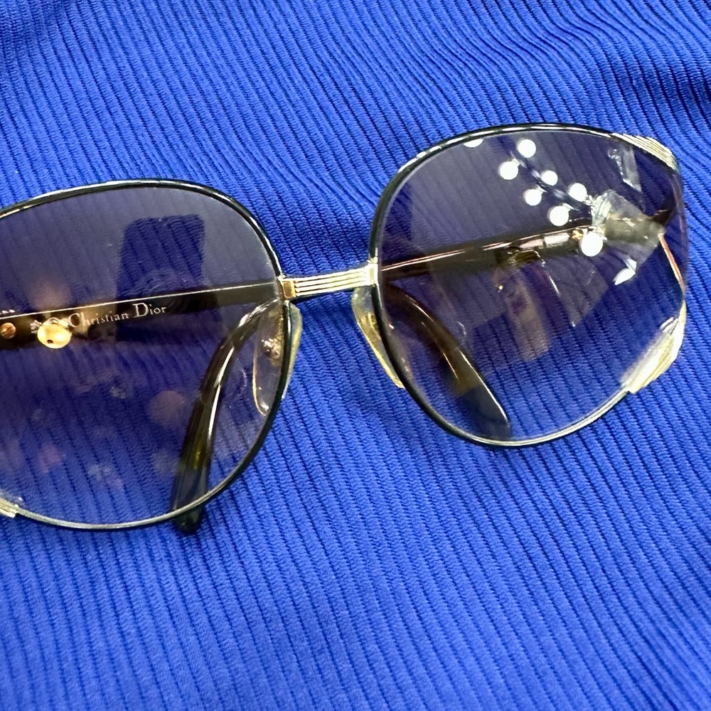 Christian Dior Sunglasses 🕶️ - Picture 3 of 8